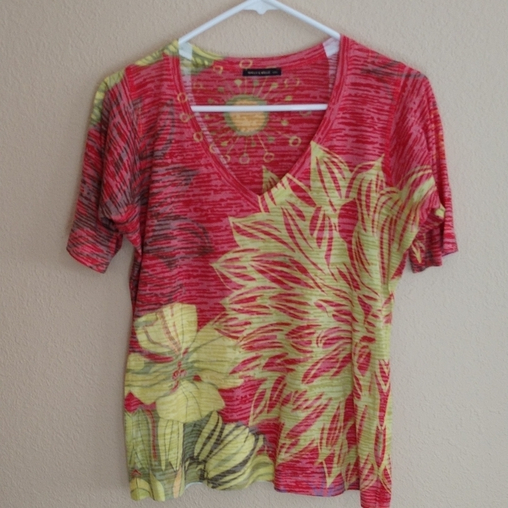 Nally & Millie V-neck Tropical Print T-shirt Size S